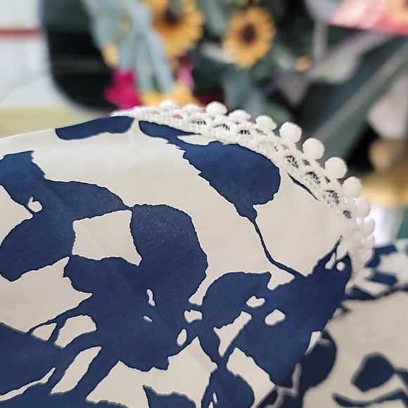 Petal Sleeve Floral Blouse NWOT - Picture 7 of 10